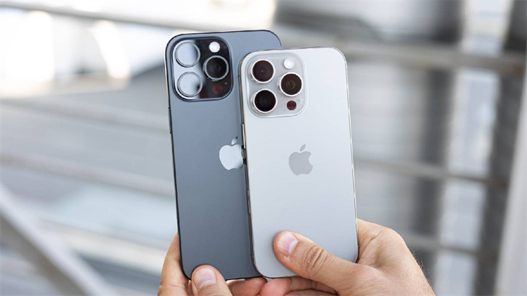 模仿华为？iPhone 17 Pro设计大变样，机身后盖采用金属与玻璃拼接设计-第1张图片-科技快讯