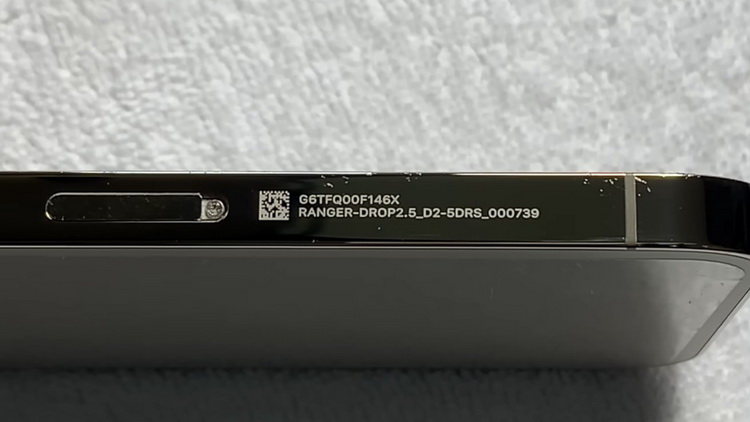 苹果神秘原型机曝光 设计比iPhone 16还激进-第4张图片-科技快讯