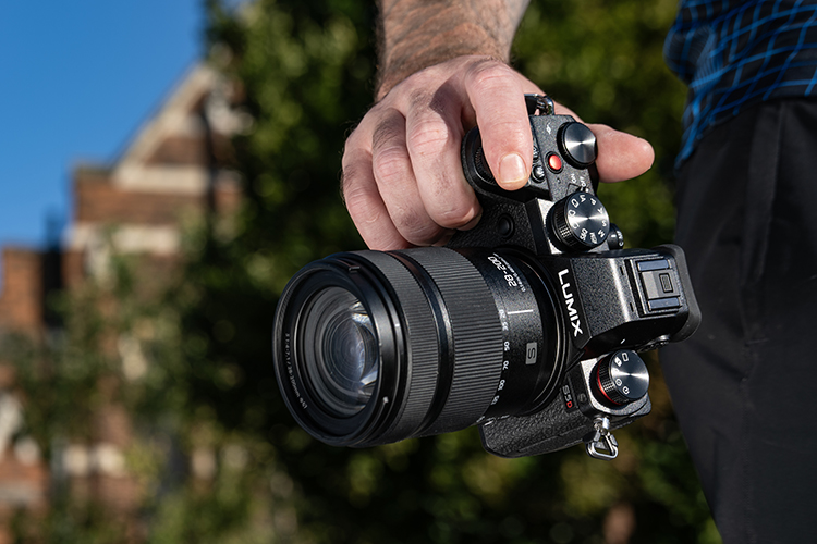 松下发布Lumix S5D相机 全幅规格的18-40mm新变焦镜头一同亮相-第2张图片-科技快讯