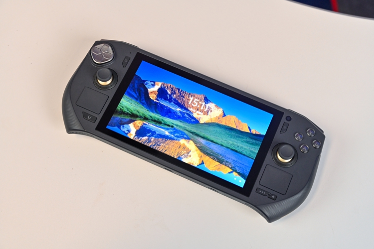 索泰ZONE游戏掌机开始接受预定：7英寸120Hz AMOLED屏幕，6399元-第3张图片-科技快讯