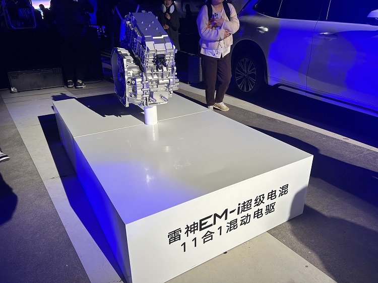 1420km超长续航，亏电油耗百公里3.75升！吉利银河7EM-i全球首秀-第3张图片-科技快讯