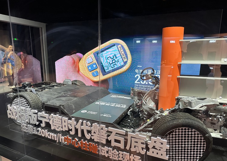 时速120km/h撞柱子不起火！宁德时代磐石底盘这么硬核？-第2张图片-科技快讯