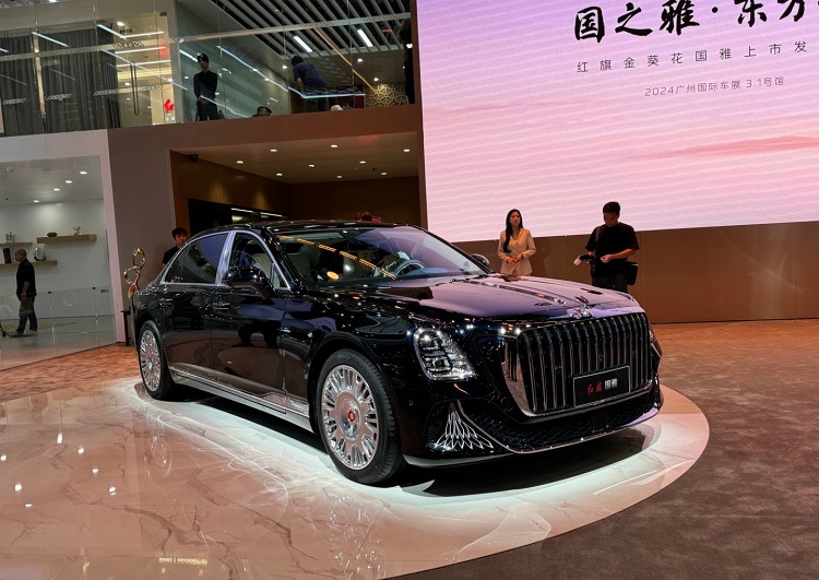 国产车，售价140万起？红旗国雅价格公布，对标宾利飞驰-第2张图片-科技快讯