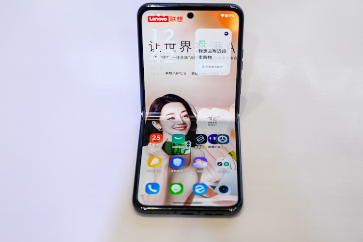 不是华为也不是三星 小折叠屏手机销售之一竟是联想-第3张图片-科技快讯