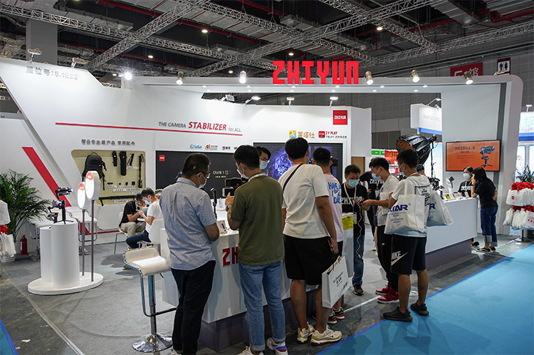 2020P&amp;I | 智云新品 *** OOTH-X亮相P&amp;I展会 手机用户的随拍利器-第1张图片-科技快讯
