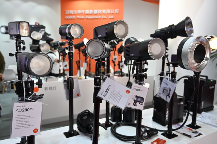 2021P&amp;E | 轻便走到底 神牛展示AD100 Pro、ML60灯具-第2张图片-科技快讯