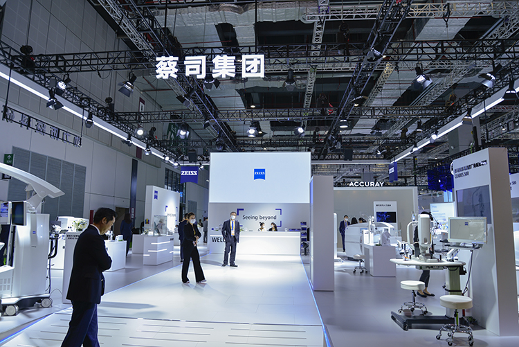 CIIE2020 | 蔡司光学技术应用甚广 高精度医学仪器大显身手-第1张图片-科技快讯