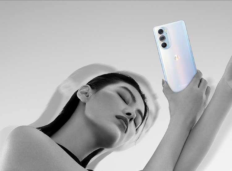 摩托罗拉moto edge X30真机图曝光，首款发布的1代骁龙8旗舰手机-第2张图片-科技快讯
