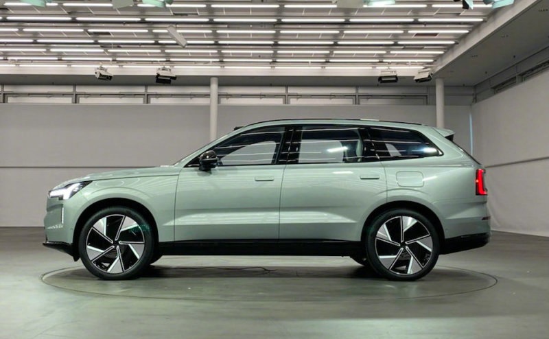 上海车展正式亮相  沃尔沃电动XC90实拍照曝光-第2张图片-科技快讯