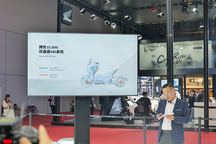 2023上海车展丨号外携2款电动摩托车参展，静置状态不倒未来不成问题-第3张图片-科技快讯