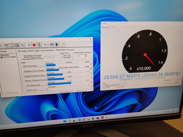英特尔展示PCIe 5.0 SSD：实际速度达13.7GB/s-第2张图片-科技快讯