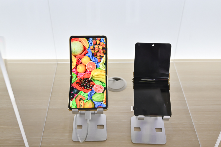 2021MWC | 折叠屏手机即将爆发？TCL华星光电展示众多柔性显示技术-第4张图片-科技快讯