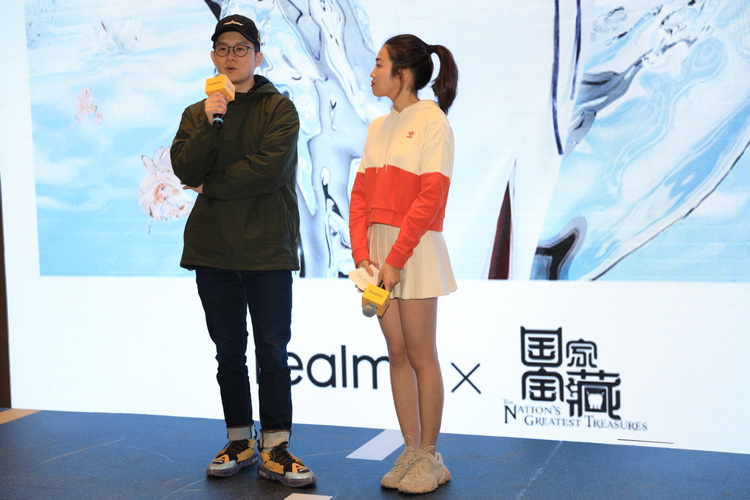 realme真我 V15手机首销 转运鲤鱼色来了-第7张图片-科技快讯