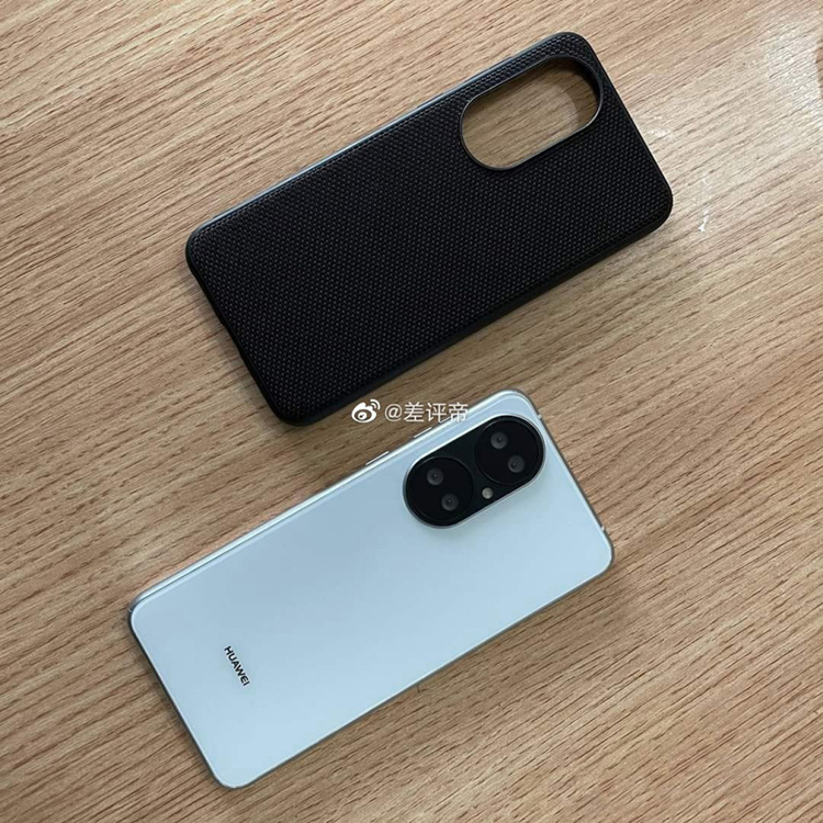 插座设计的后置四摄你觉得如何？华为P50最新机模曝光-第2张图片-科技快讯