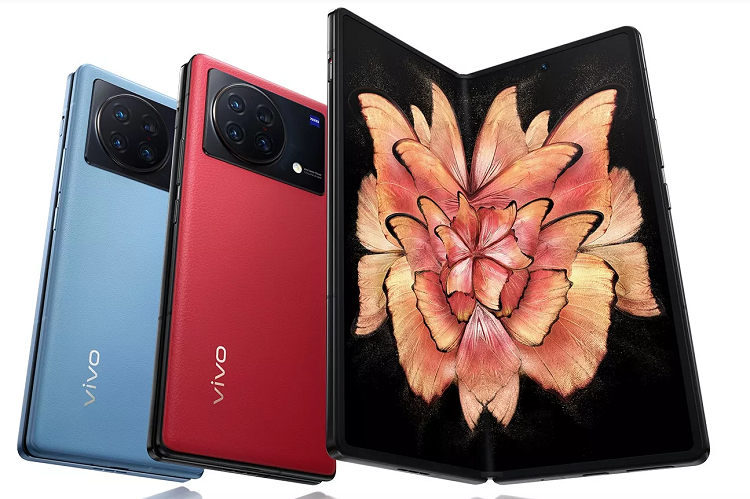 vivo X Fold2折叠屏真机曝光，红色后盖加后置三摄，4月发布-第3张图片-科技快讯