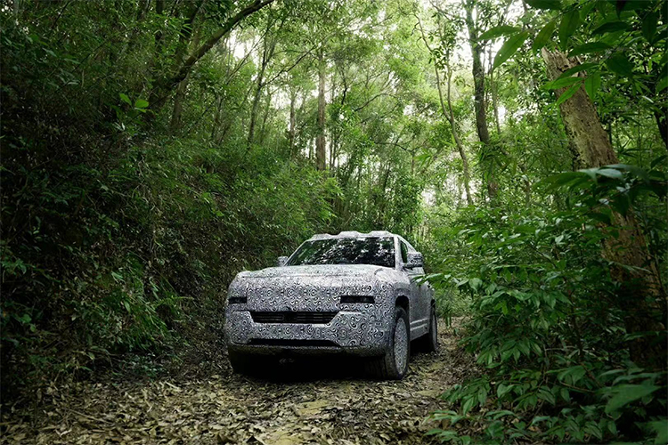 比亚迪高端品牌仰望首款车型谍照曝光 定位硬派SUV-第3张图片-科技快讯