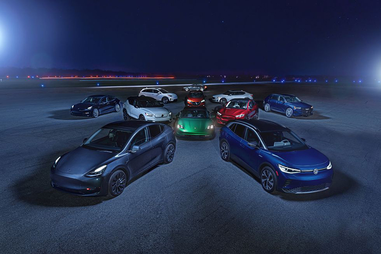 《CAR AND DRIVER》 "年度更佳电动车"&mdash;&mdash;福特Mustang Mach-E-第2张图片-科技快讯