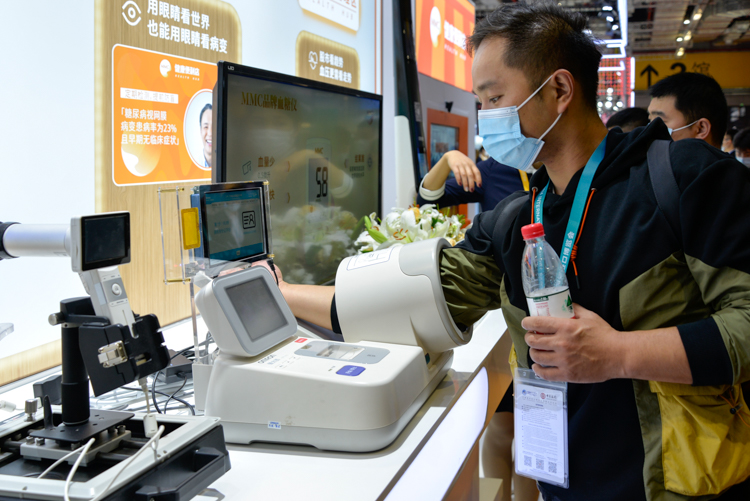 CIIE2020丨欧姆龙亮相第六代乒乓球教练机器人、黑科技血压计-第2张图片-科技快讯