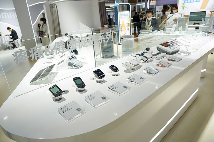 CIIE2022 | 欧姆龙展出第七代乒乓球教练机器人 硬件配置升级可以一打二-第6张图片-科技快讯