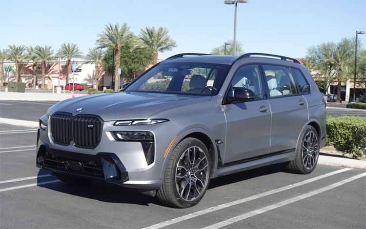 新款宝马X7 M60i实车照曝光 搭载轻混系统-第1张图片-科技快讯