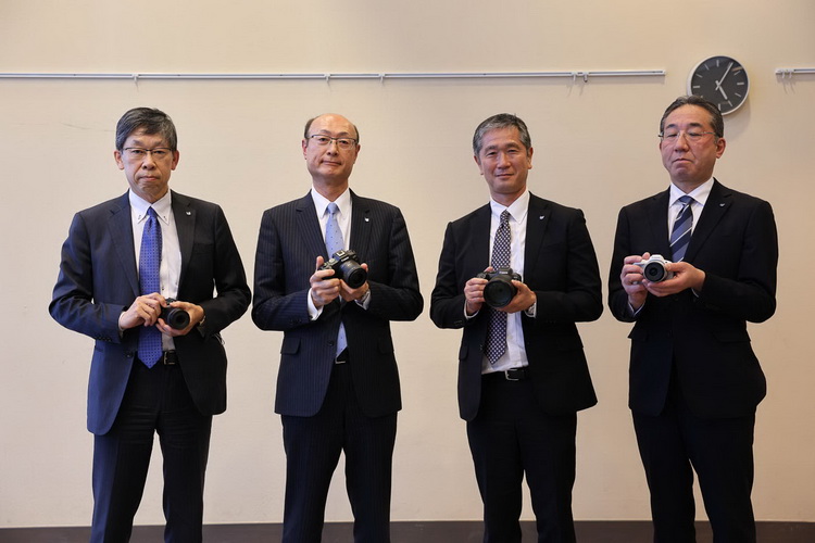 佳能：真正旗舰无反相机是EOS R1，请期待-第1张图片-科技快讯