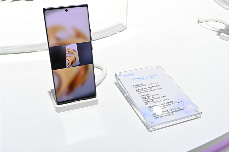 2023MWC | 中兴通讯展示AR眼镜、裸眼3D平板，AI加持打造创新智能终端-第4张图片-科技快讯