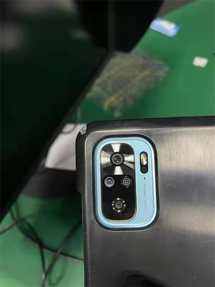 Redmi K40 真机外观图遭曝光，居中挖孔屏+矩阵摄像模组-第2张图片-科技快讯