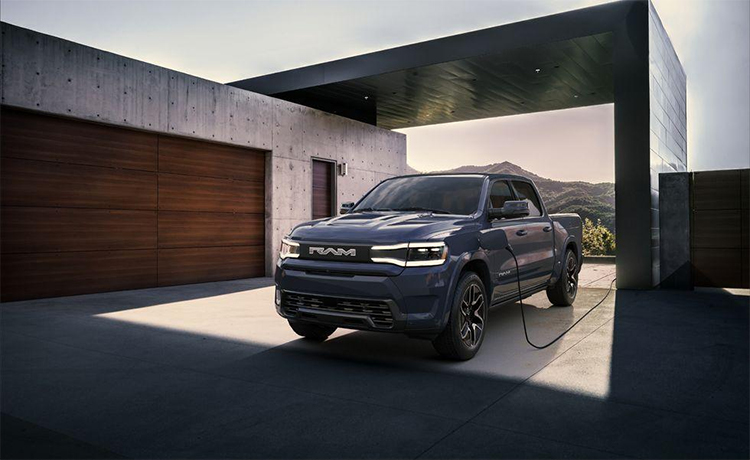 RAM 1500 REV亮相纽约车展：支持800V快充 预计2025年交付-第5张图片-科技快讯