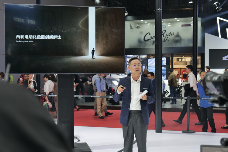 2023上海车展丨号外携2款电动摩托车参展，静置状态不倒未来不成问题-第1张图片-科技快讯