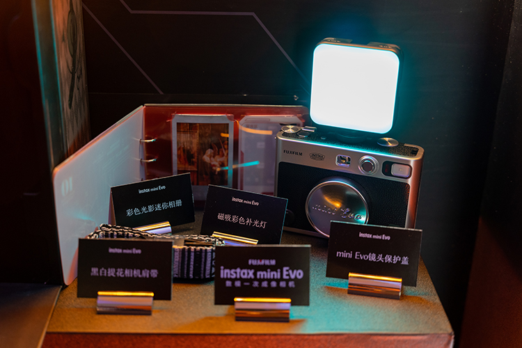 复古美学向经典摄影致敬 富士instax mini Evo正式发布-第11张图片-科技快讯
