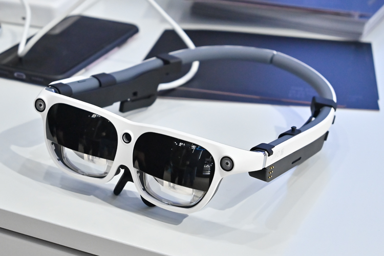2021MWC丨搭载高通骁龙XR2，采用全自由度手势操作，影创展示6DoF MR眼镜-第2张图片-科技快讯