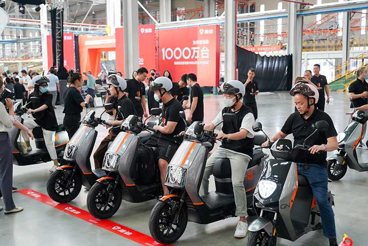 雅迪冠能系列第1000万台正式下线 打造绿色出行新可能-第5张图片-科技快讯