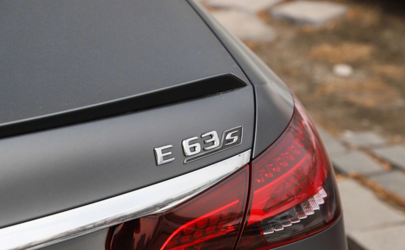 换装插混动力 全新AMG E63明年亮相-第2张图片-科技快讯