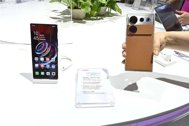 2023MWC | 中兴通讯展示AR眼镜、裸眼3D平板，AI加持打造创新智能终端-第5张图片-科技快讯