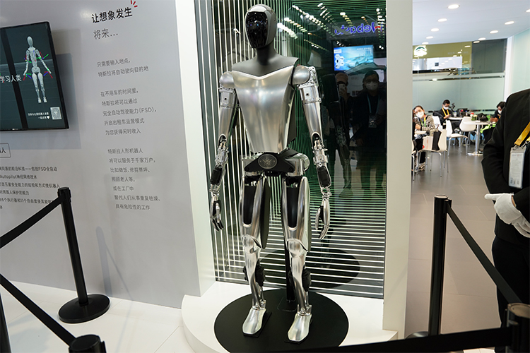 CIIE2022 | 特斯拉人形机器人亮相进博会 Model S/X Plaid中国首秀-第1张图片-科技快讯