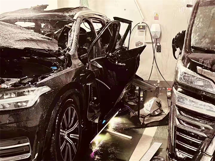 沃尔沃新能源汽车爆炸？那些物品容易引发车内爆炸？-第6张图片-科技快讯