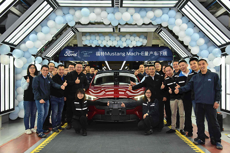 福特Mustang Mach-E量产版正式下线 大定同步开启-第1张图片-科技快讯