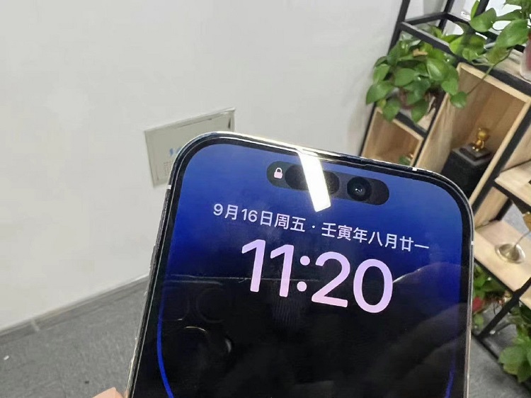 iPhone 14 Pro后盖被吐槽不耐划，同时灵动岛出现色差等问题-第2张图片-科技快讯