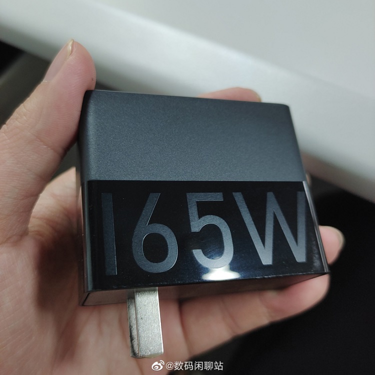 红魔游戏手机7充电规格曝光，行业首发165W超级快充-第2张图片-科技快讯