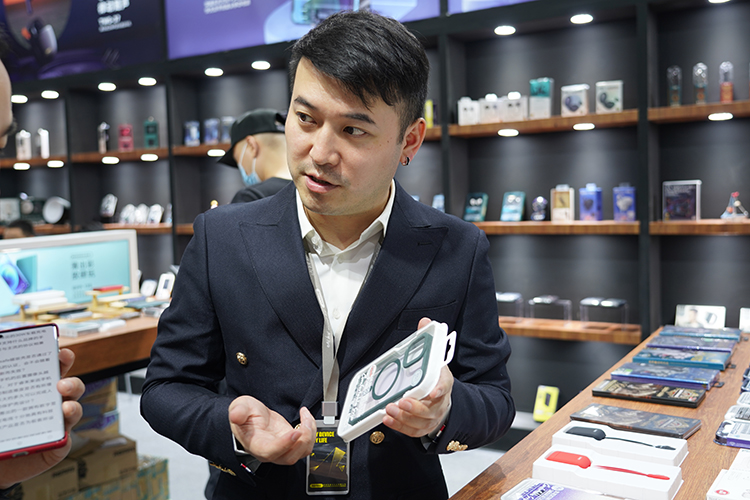 IEAE2021丨REMAX携旗下全系列产品亮相展会现场 展现潮玩生活新主张-第10张图片-科技快讯