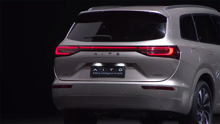 AITO问界M7正式上市：定位中大型SUV 起售价31.98万元-第4张图片-科技快讯
