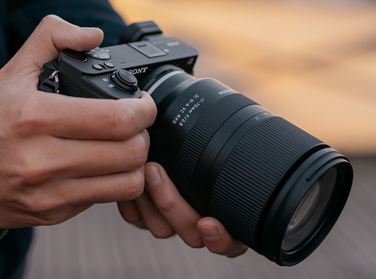 腾龙发布17-70mm f/2.8镜头 索尼A6000系列挂机首选-第1张图片-科技快讯