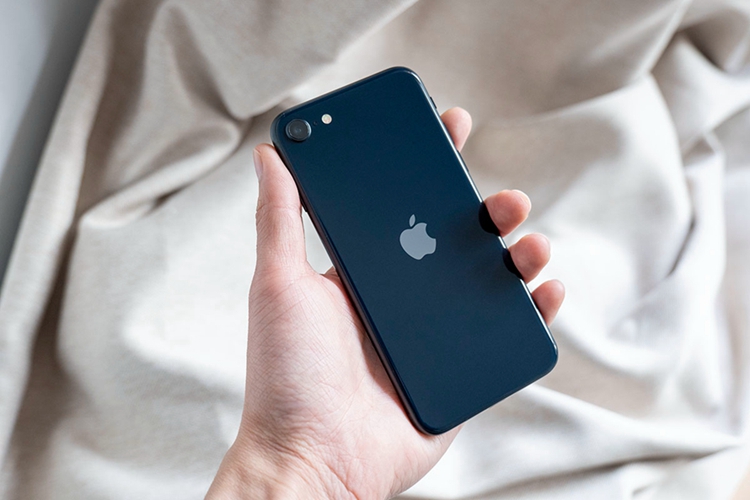 第四代iPhone SE或采用6.1英寸LCD屏：继续采用"刘海"-第1张图片-科技快讯