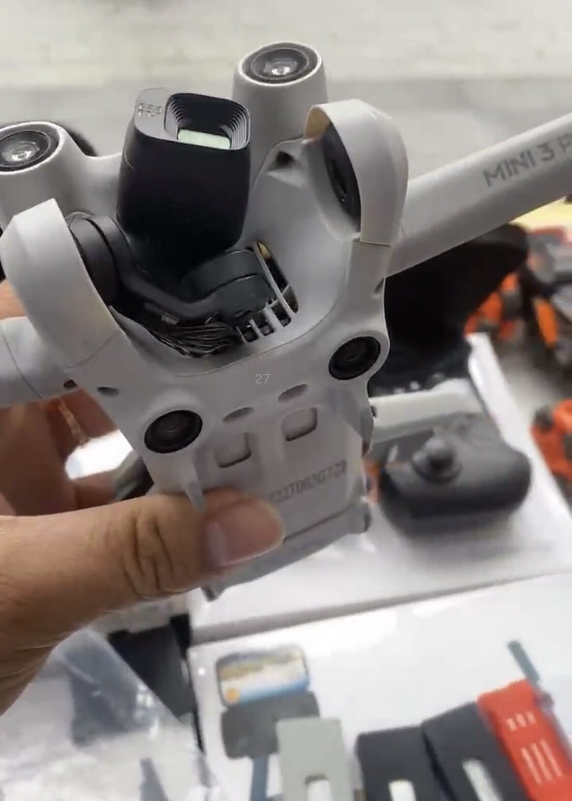 大疆DJI Mini 3真机曝光 新电池、新云台设计-第1张图片-科技快讯