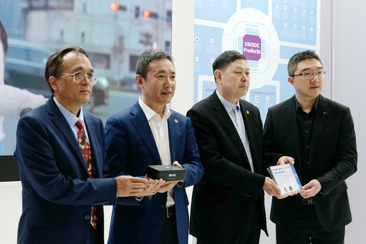 MWC2023 | 紫光展锐联合联通发布新5G CPE和eSIM模组-第1张图片-科技快讯