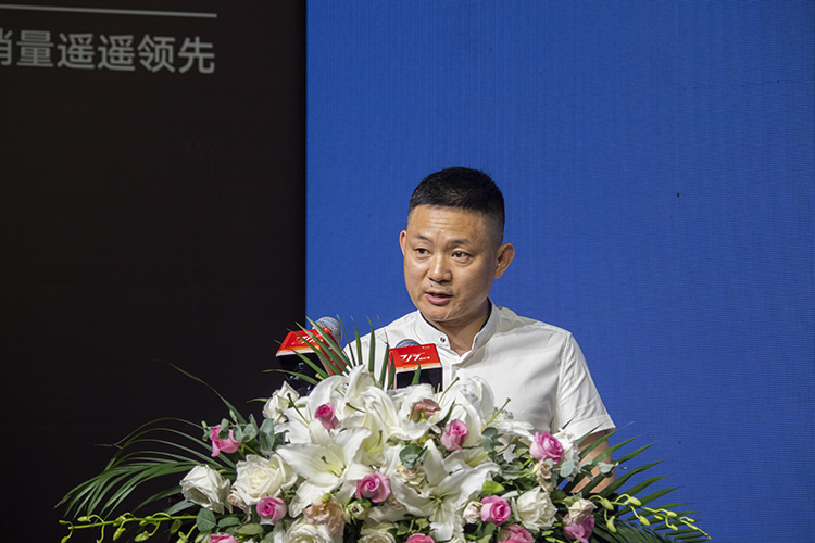 雅迪717"骑行节"顺利开幕：宣传"一盔一带"政策 守护安全骑行理念-第7张图片-科技快讯