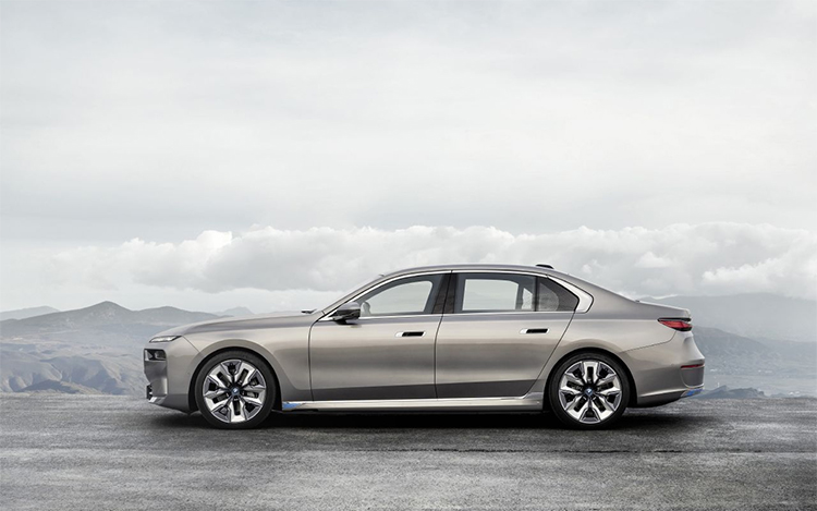全新BMW 7系及i7全球首发：宝马旗舰迈入纯电动时代 续航超600km-第2张图片-科技快讯