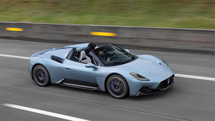 玛莎拉蒂宣布 将于2024年推出电动版Quattroporte EV车型-第2张图片-科技快讯