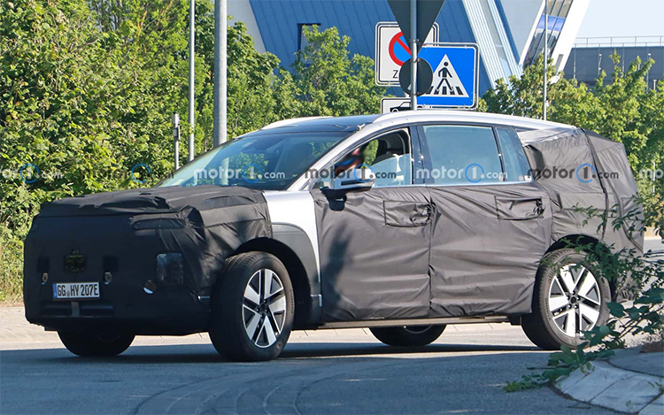 现代IONIQ 7谍照曝光：定位纯电七座SUV 支持800V快充-第1张图片-科技快讯