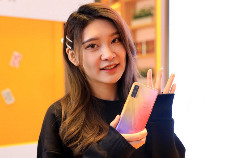 realme真我 V15手机首销 转运鲤鱼色来了-第2张图片-科技快讯